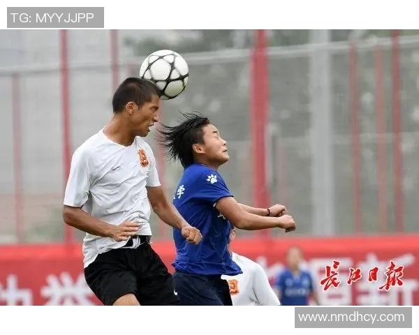 独家画面：外援雨中苦练，拼搏精神感人